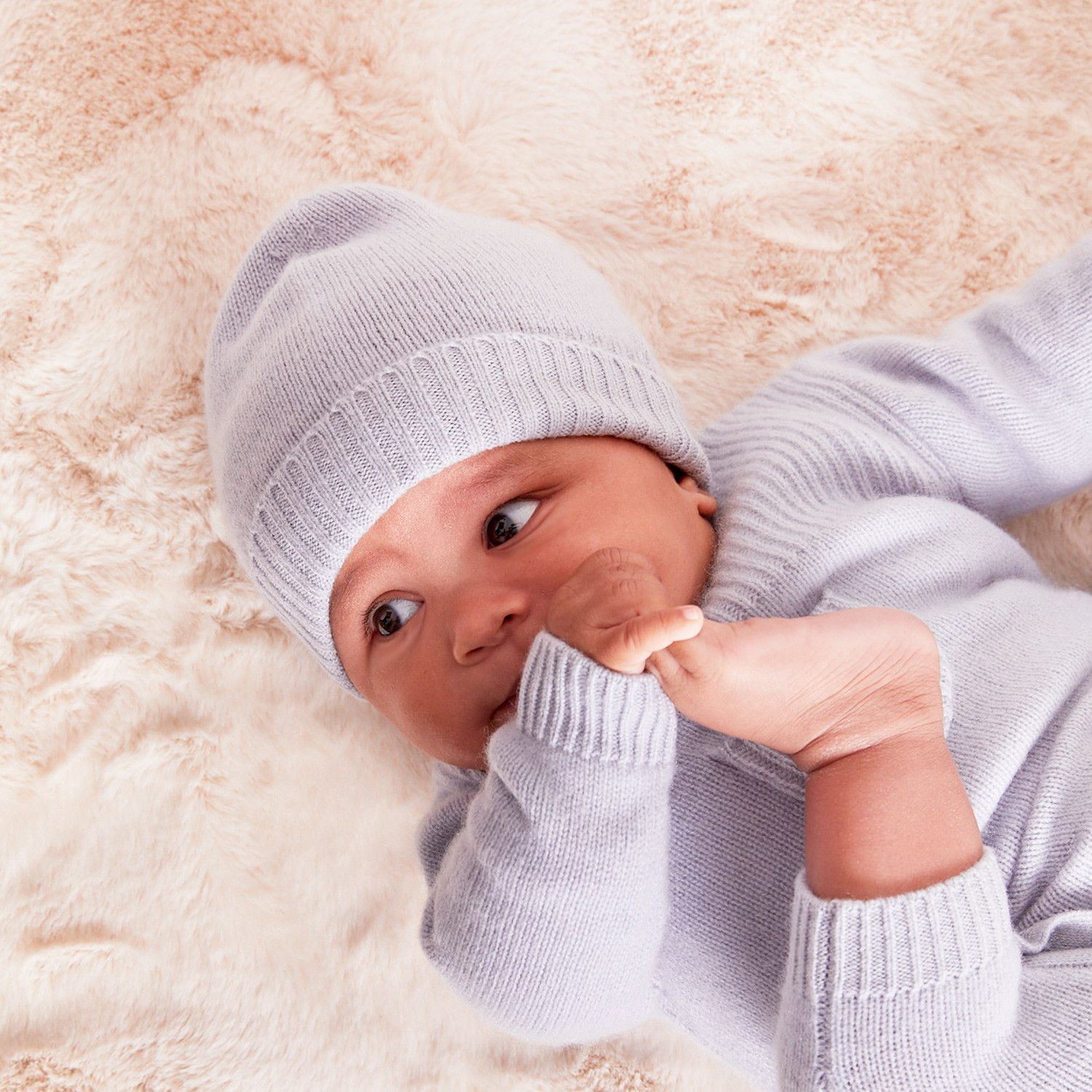 Trousseau de naissance 0/1 mois : brassière, bonnet, chaussons
