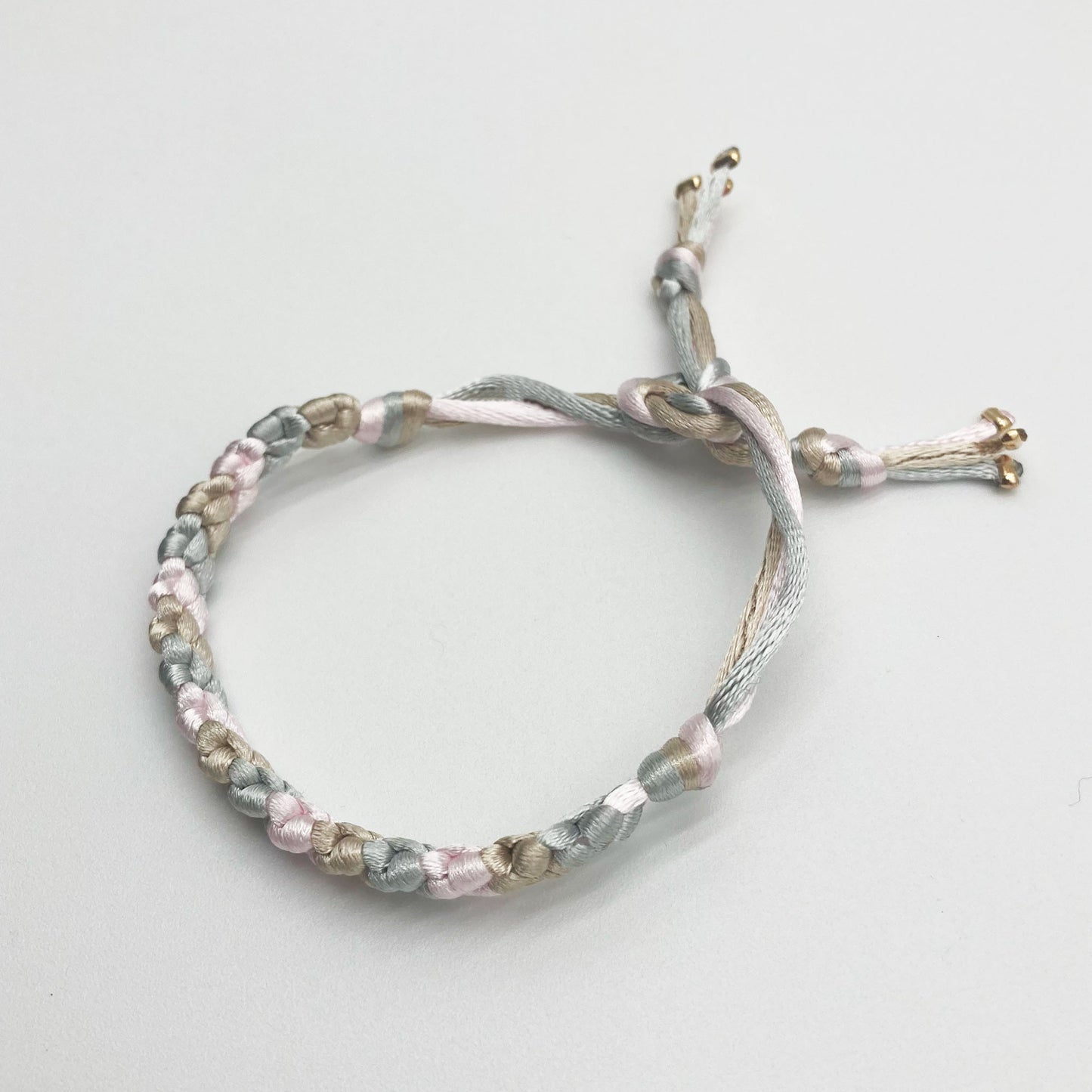 Bracelet en satin de soie "Liens précieux"